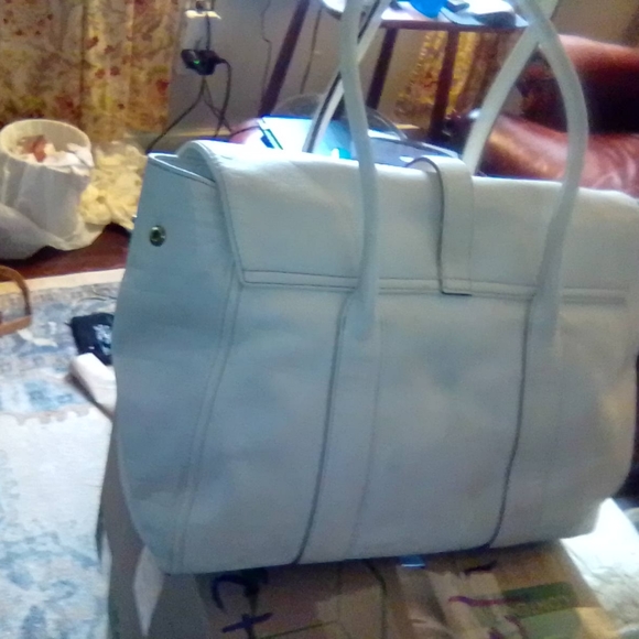 Dooney& Bourke egg white colored handbag leather is perfectly broken in - Picture 15 of 16